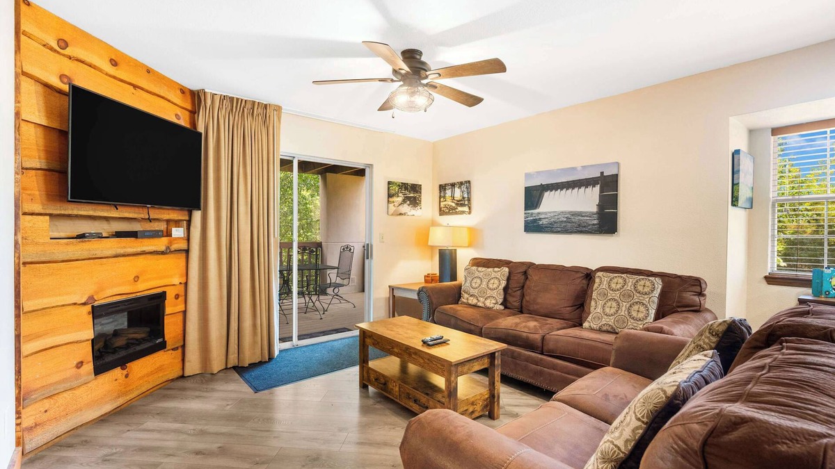 Indian Point Condo | Cozy Timbers - Charming Condo for 6 with Resort-style Amenities