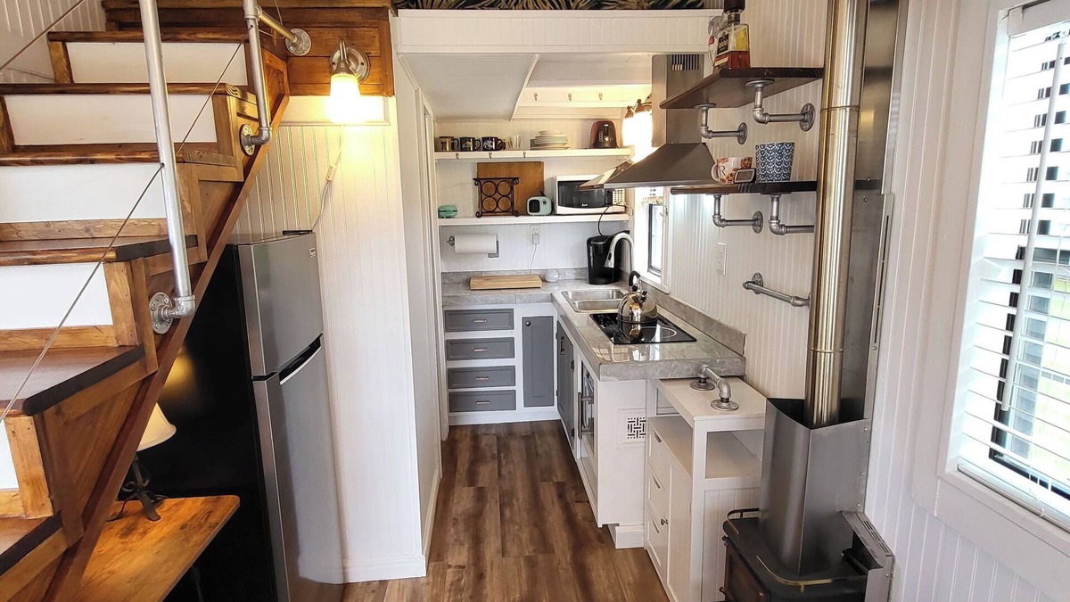 Cleveland House | Cozy Tiny Home in Splendora with AC and WiFi - Perfect Getaway