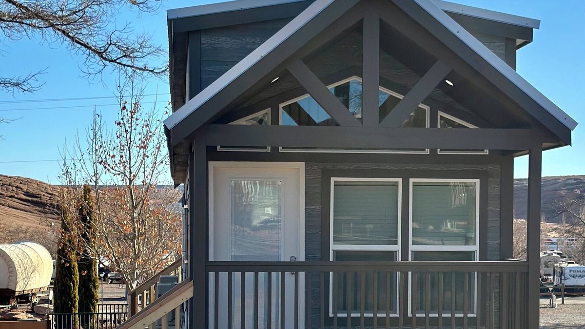 Page Villa | Cozy Tiny Home King Room #18A