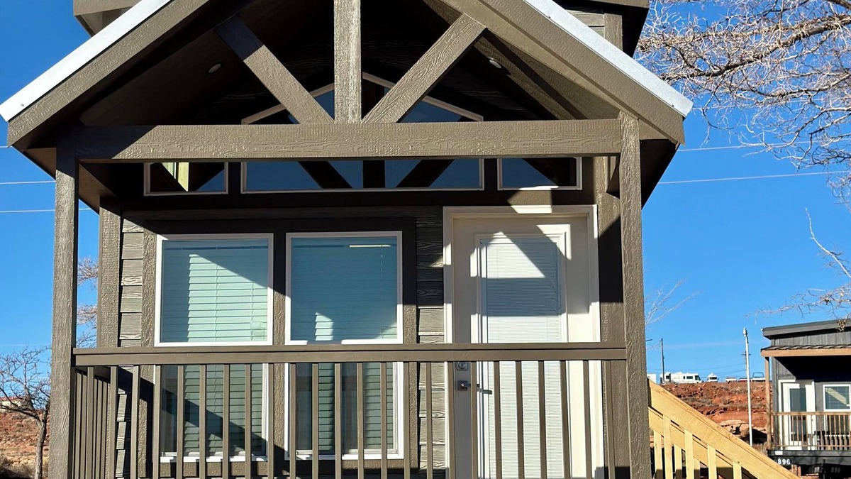 Page Cabin | Cozy Tiny Home King Room #13B