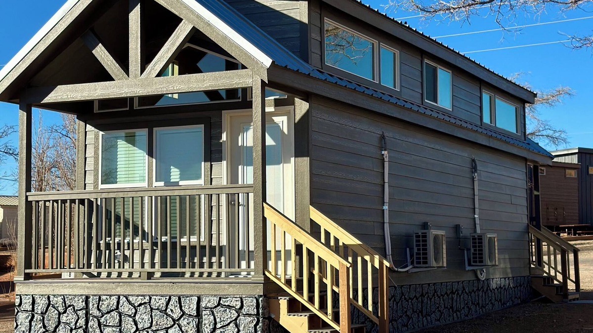 Page Cabin | Cozy Tiny Home King Room #14B