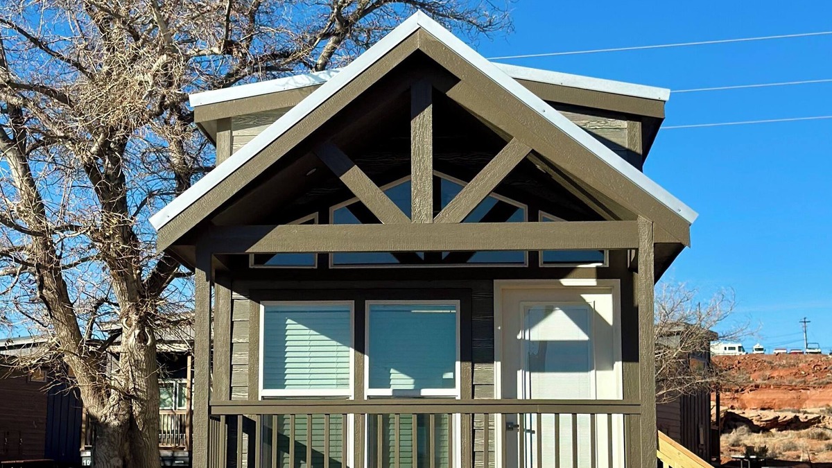 Page Cabin | Cozy Tiny Home King Room #16A