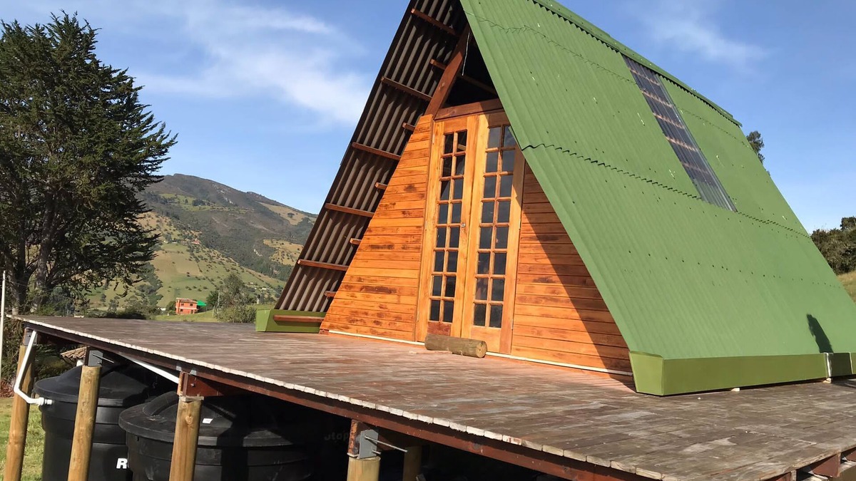 Sesquile Ski Chalet | Cozy TinyChalet with Tominé Reservoir View