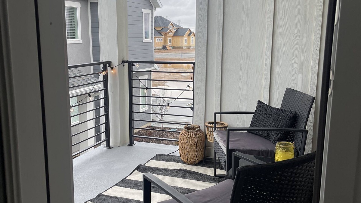 West Haven House | Cozy Townhome/3 Bed /3 Bath /2 Car Garage /BBQ Grill /Firepit/Balcony