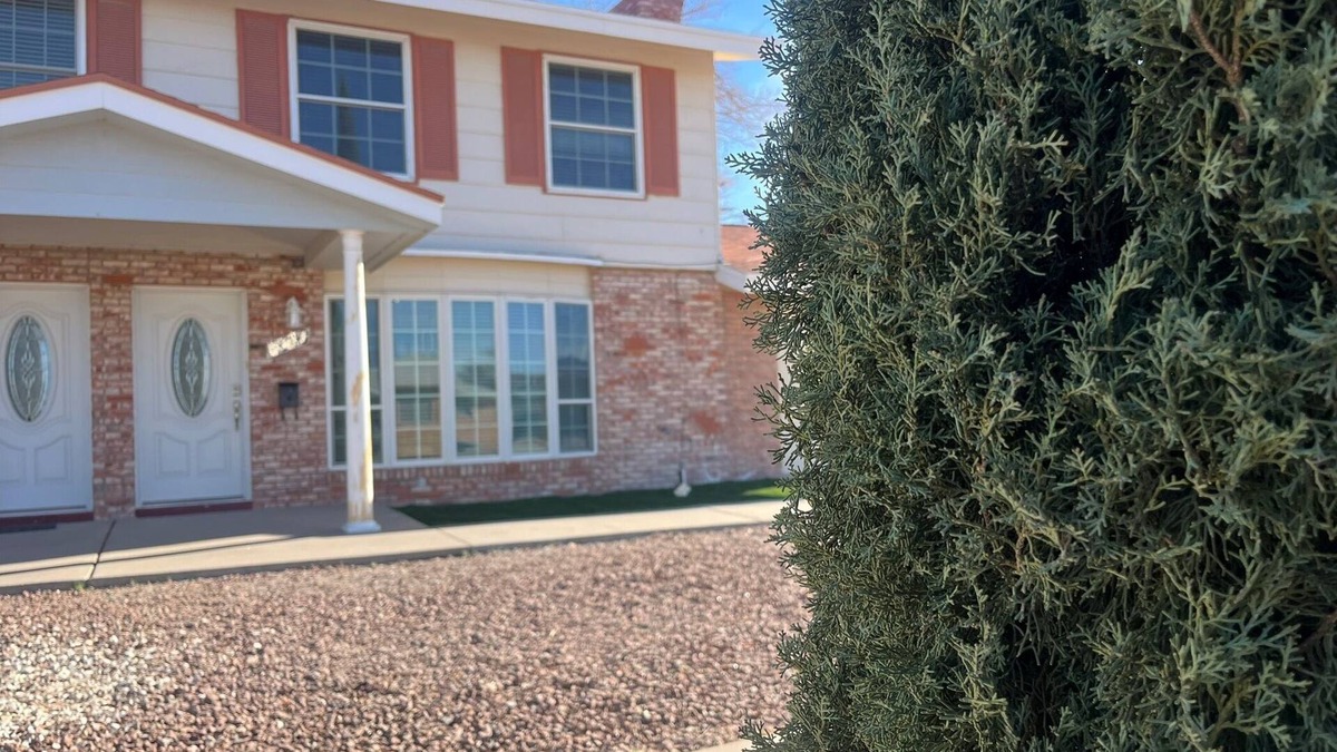Biggs Field House | Cozy Townhome, 5 Min to Airport.