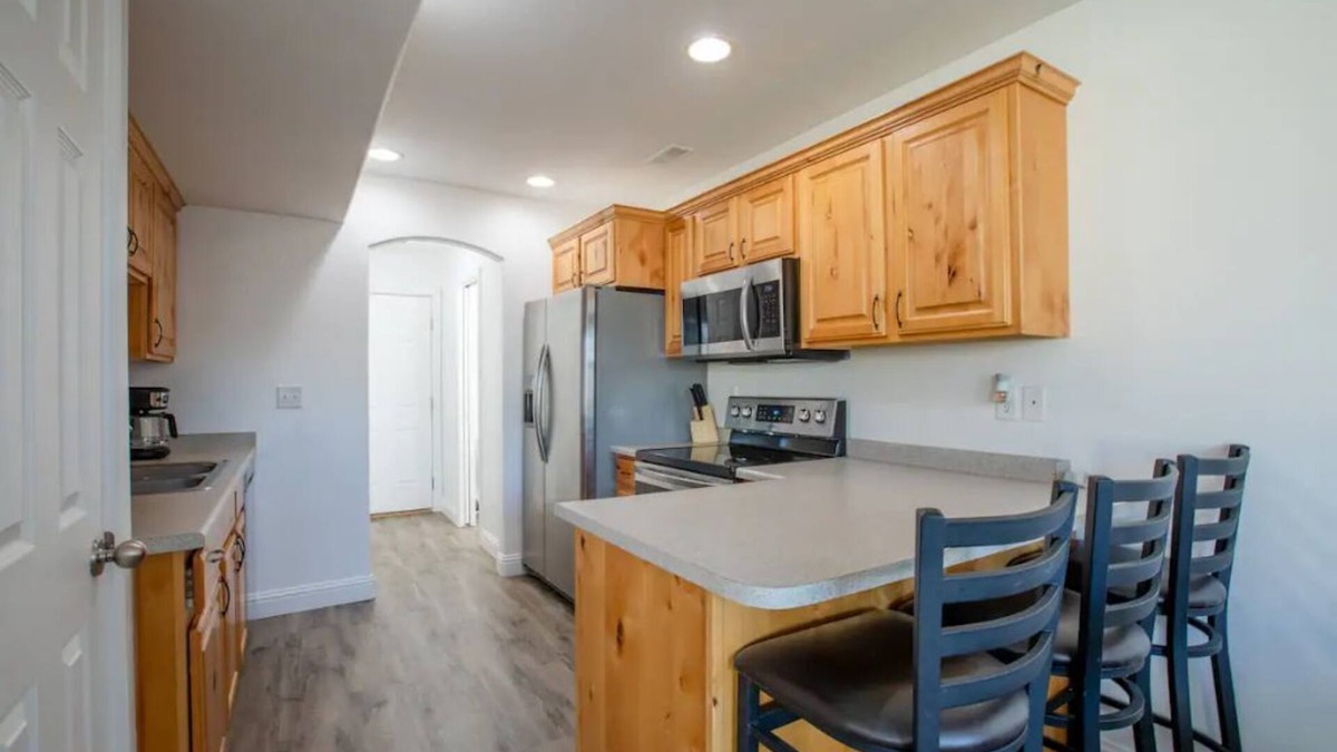 Clearfield House | Cozy Townhome Gathering Spot