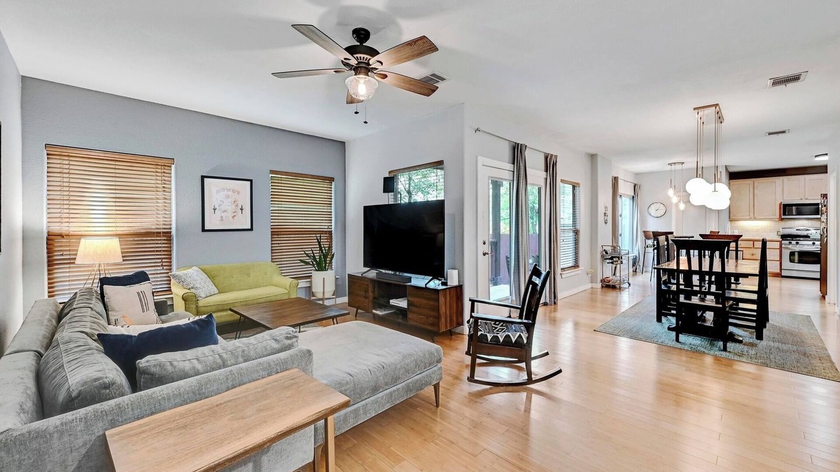 Foster Heights House | Cozy Townhome in Central East Austin