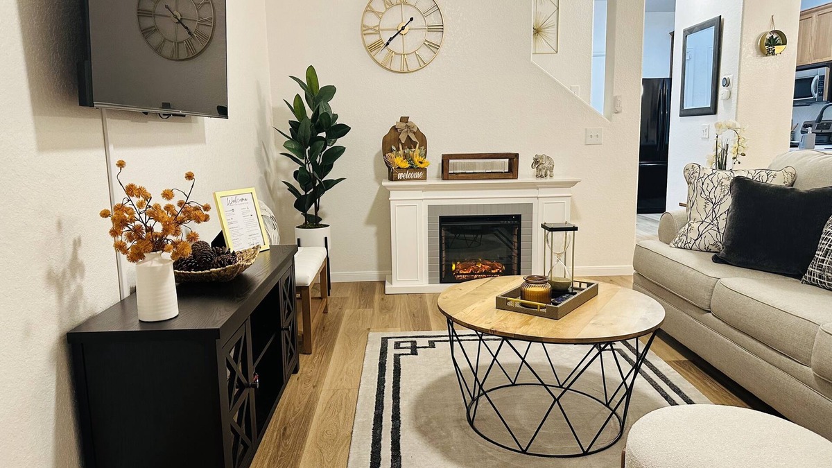 North San Antonio - SAT House | Cozy Townhome in Thousand Oaks!