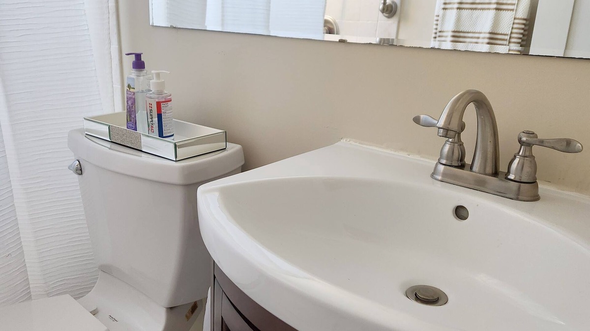 Del Ray House | Cozy townhome located 5 miles from Washington DC, close to historical Old nTowne