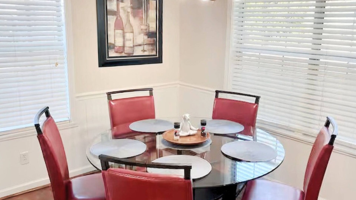 Forest Lake House | Cozy Townhome Tuscaloosa, 2-Bedroom, Walk to Campus Stadium & Downtown Strip