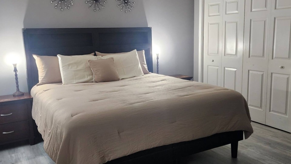 Wilmington House | Cozy Townhome w/Private Parking