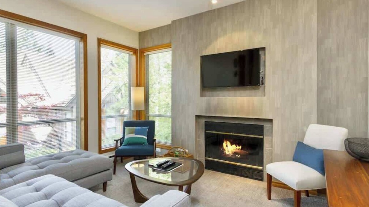 Upper Village House | Cozy Townhome w/Secure Parking & Shared Hot Tub