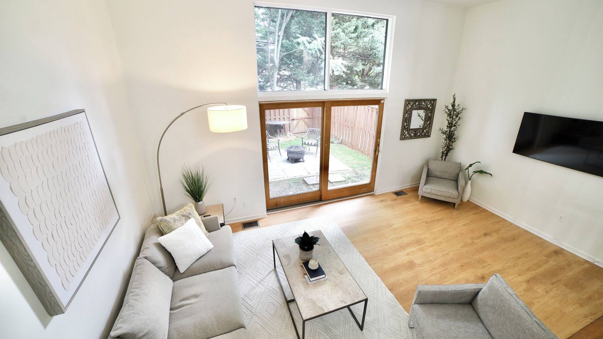 Rockville House | Cozy Townhome walking distance to Crown. Near metro, Rio, NIST, AstraZeneca