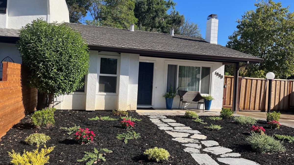Livermore House | Cozy townhome with backyard retreat! Minutes to wineries and downtown.