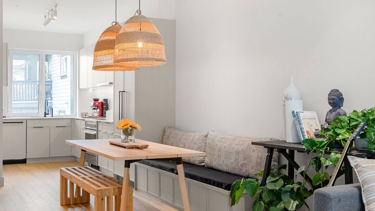 Lower Lonsdale House | Cozy Townhouse Steps to Seabus
