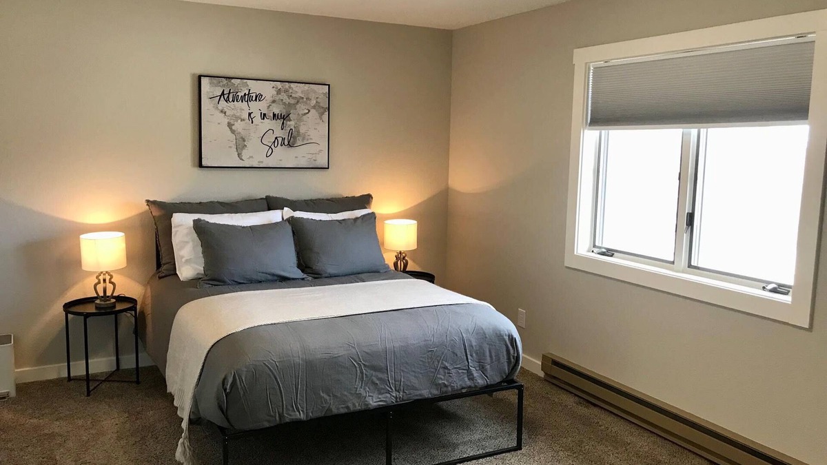 Helena House | Cozy townhouse close to Hospital & Capital