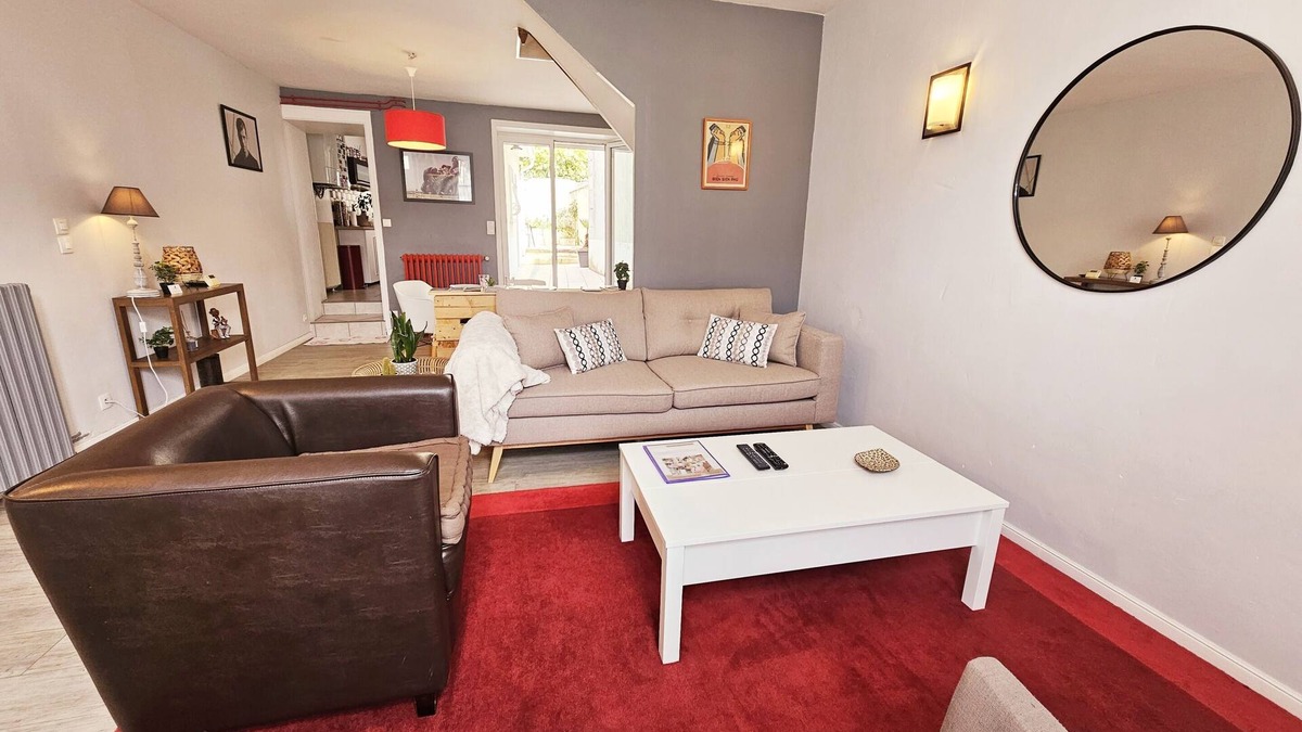 Angouleme House | Cozy townhouse with interior courtyard !