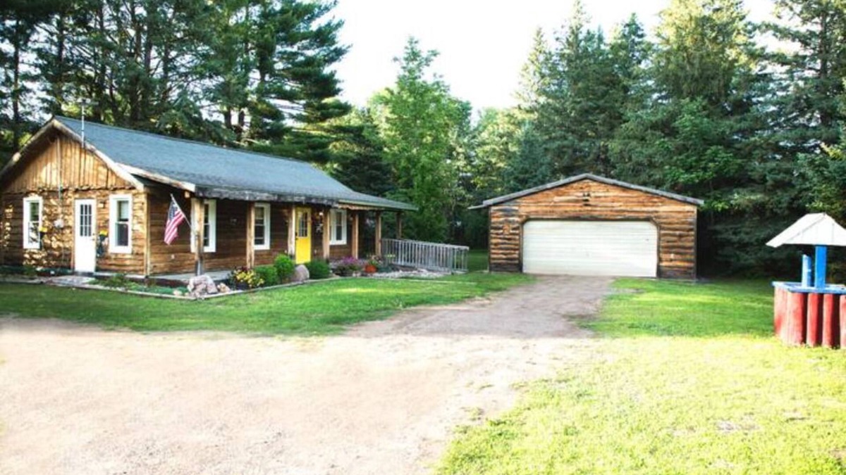 Mountain Cabin | Cozy Trails Cottage in Oconto County direct access to snowmobile/UTV trails!