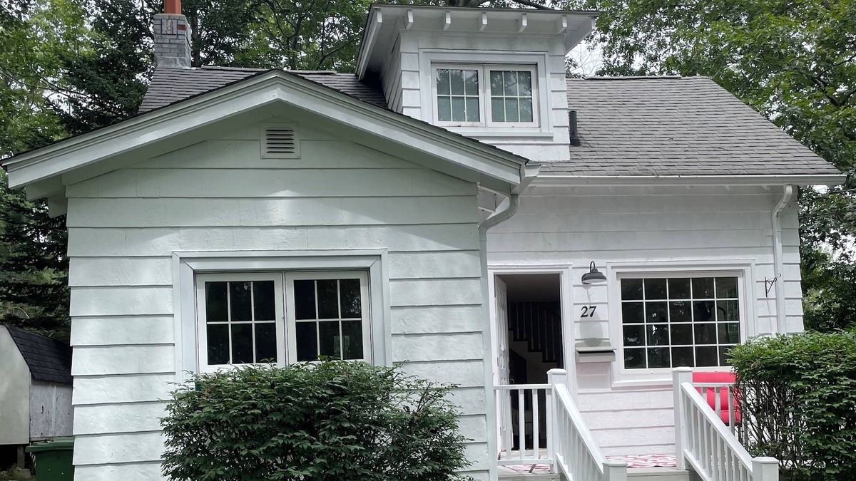 Bedford House | Cozy tranquil retreat in the heart of Bedford (pet friendly)