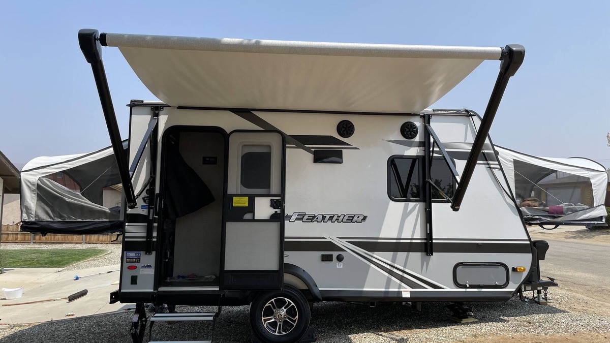 Golden Hills House | Cozy travel trailer! Pick up or drop off in Tehachapi