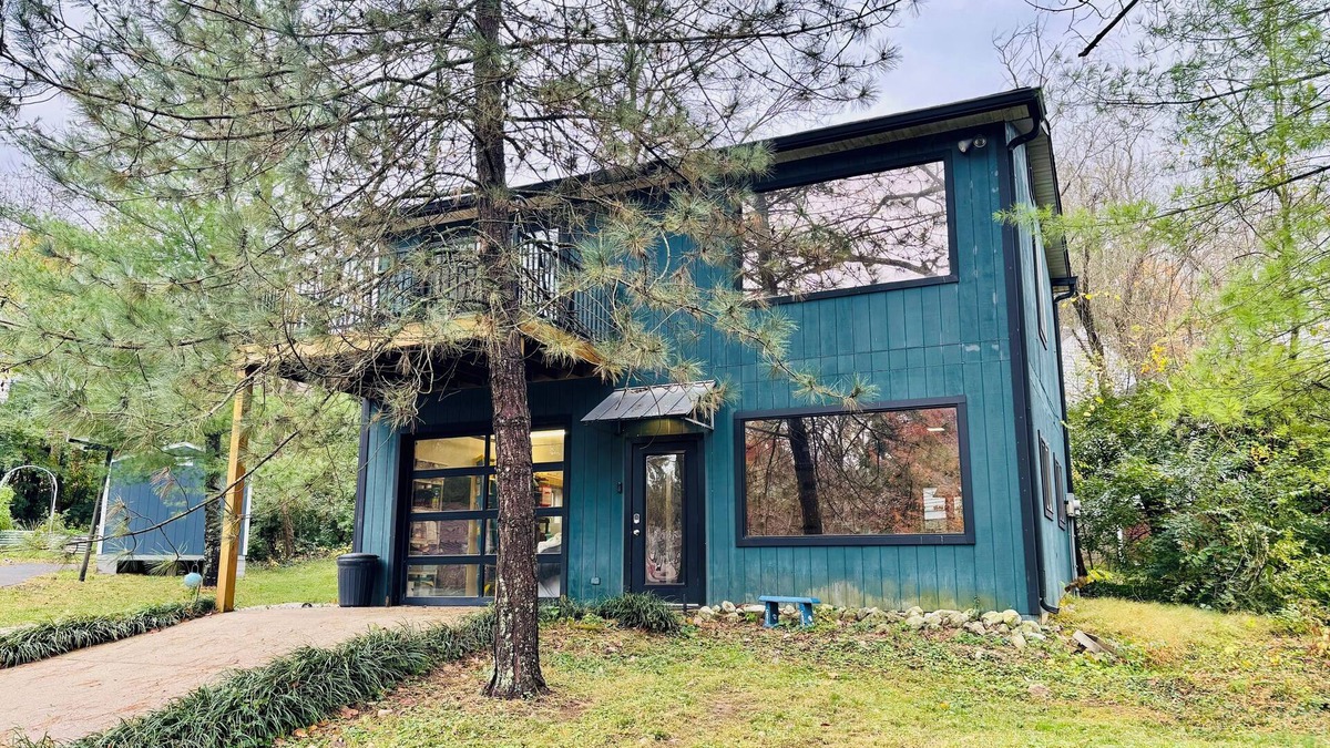 Druid Hills Apartment | Cozy Tree-Lined Carriage Home - Stay in Serenity!