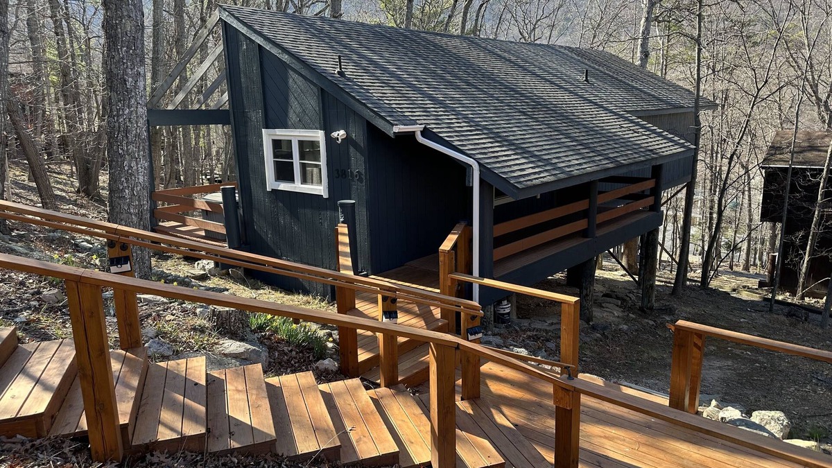 Massanutten House | Cozy Treehouse 2-bedroom cabin in beautiful 4-season Massanutten Resort