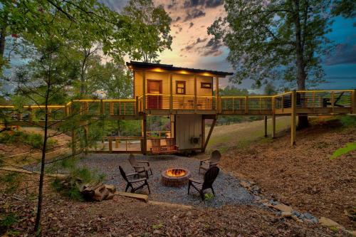 Morganton House | Cozy Treehouse w Hot Tub, Fire Pit, Pet Friendly, Lake Access