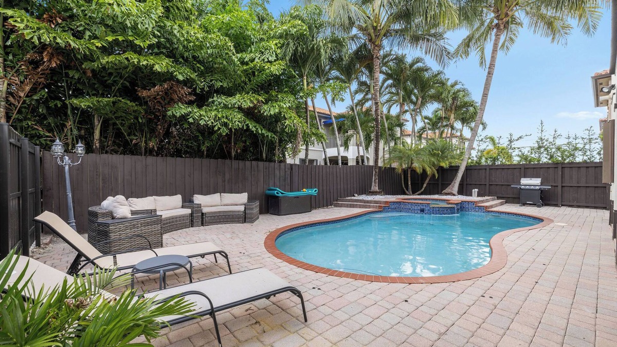 Tamiami House | Cozy Tropical Pool Retreat in Miami