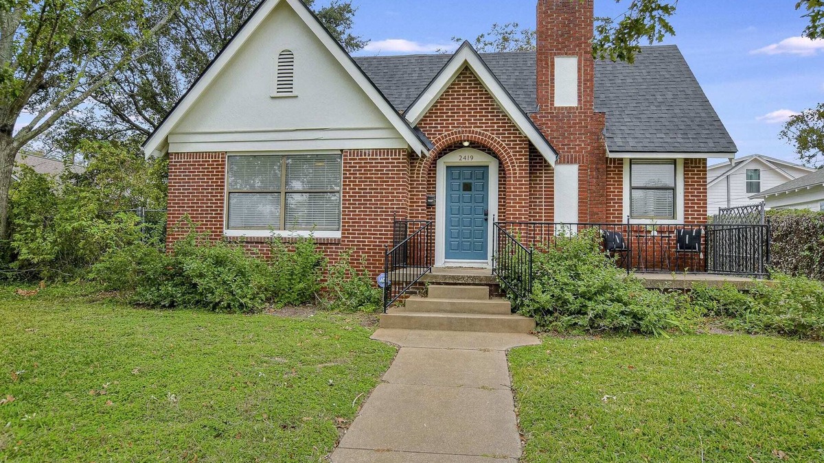 Austin Ave. House | Cozy Tudor Bungalow in Waco