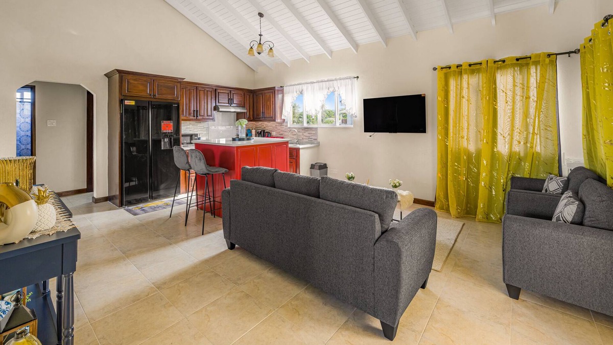 Christie Apartment | Cozy Two Bedroom Apartment Available for Rent in Holetown Area