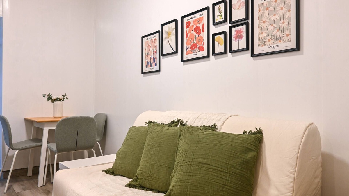 Numancia Apartment | Cozy two-bedroom apartment on Av. Albufera