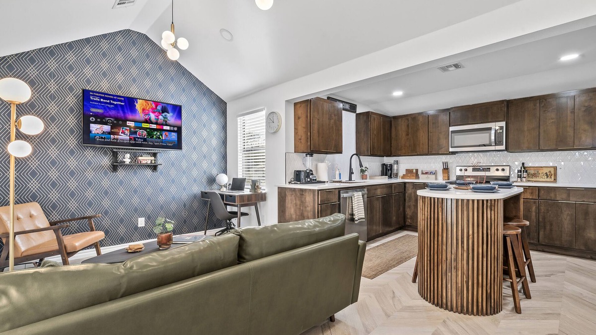 Broken Arrow House | Cozy two bedroom charmer close to Downtown BA