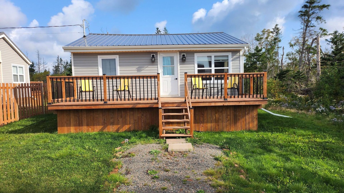 York Cottage | Cozy Two Bedroom North Shore Cottage