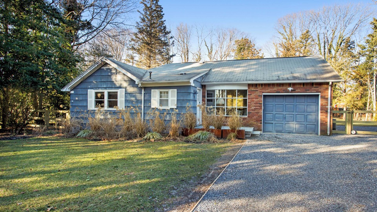 Brookhaven House | Cozy two-bedroom cottage in Long Island's bucolic Brookhaven Hamlet