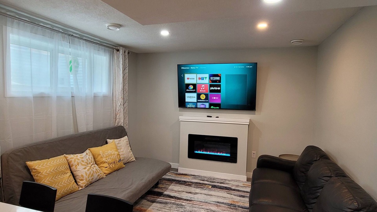 Southwest Edmonton Apartment | Cozy Two bedroom suite, 10mins from the Airport and major Edmonton Shopping mall