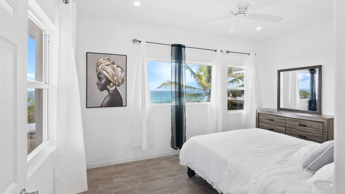 Farmer's Hill Cottage | Cozy two-bedroom two bathroom on white sandy beach