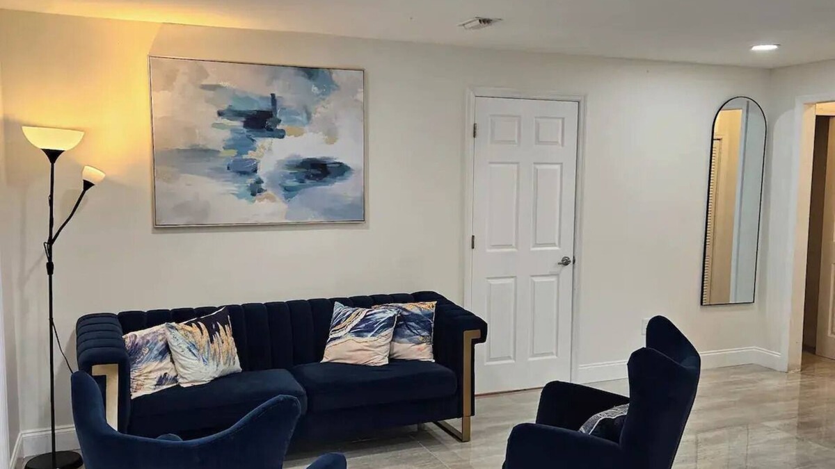 Valrico Apartment | Cozy Two Bedrooms Apartment in Valrico