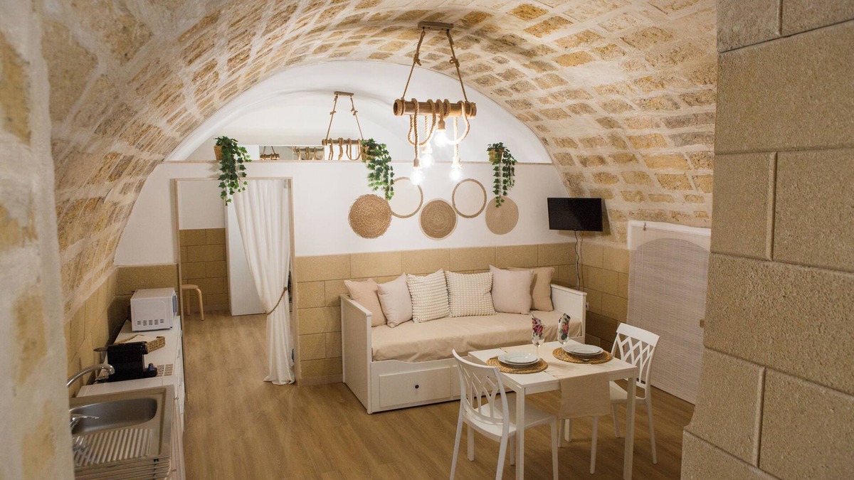 Adelfia House | Cozy two-room period apartment located in the historic center of Adelfia.