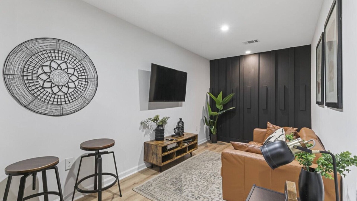 Clarkdale Apartment | Cozy Unique 1 bed room W/Free parking