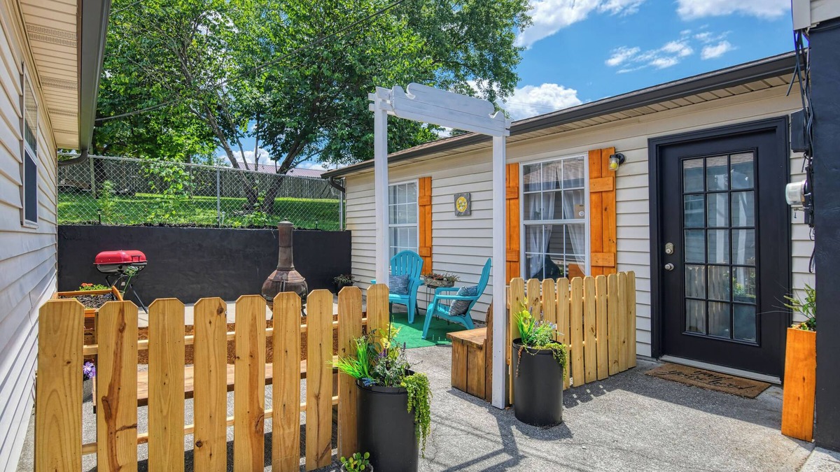 Powell Apartment | Cozy & Unique Private Guest House! 15 mins to Downtown and UT