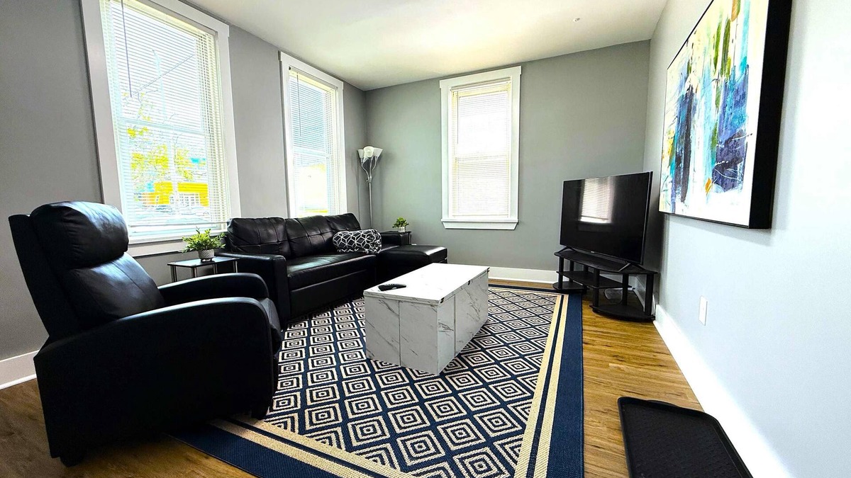 Wilmington Apartment | Cozy unit, King bed & laundry