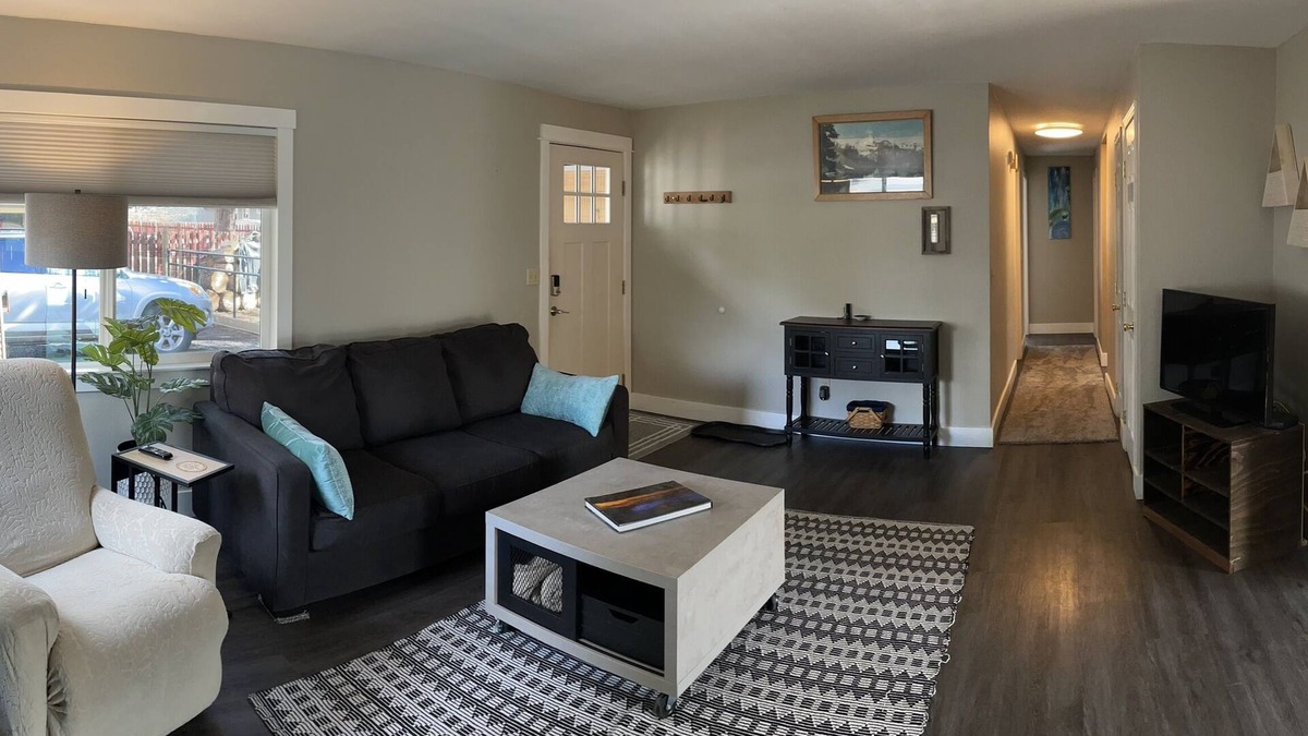 Old Farm District House | Cozy Updated 3B Home - 5 minutes to the Old Mill!