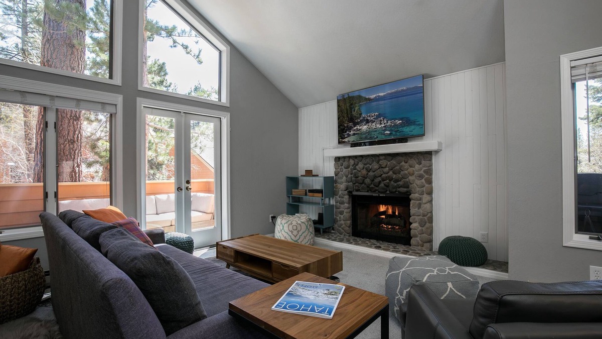 Incline Village Condo | Cozy Updated McCloud Condo - Walk to Lakeshore Drive, Shops & Restaurants