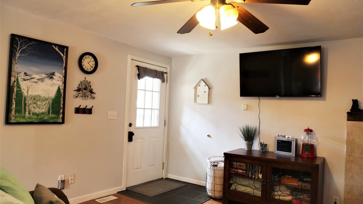 Woodland Park House | Cozy Updated Townhouse with Private Deck and Mountain Views