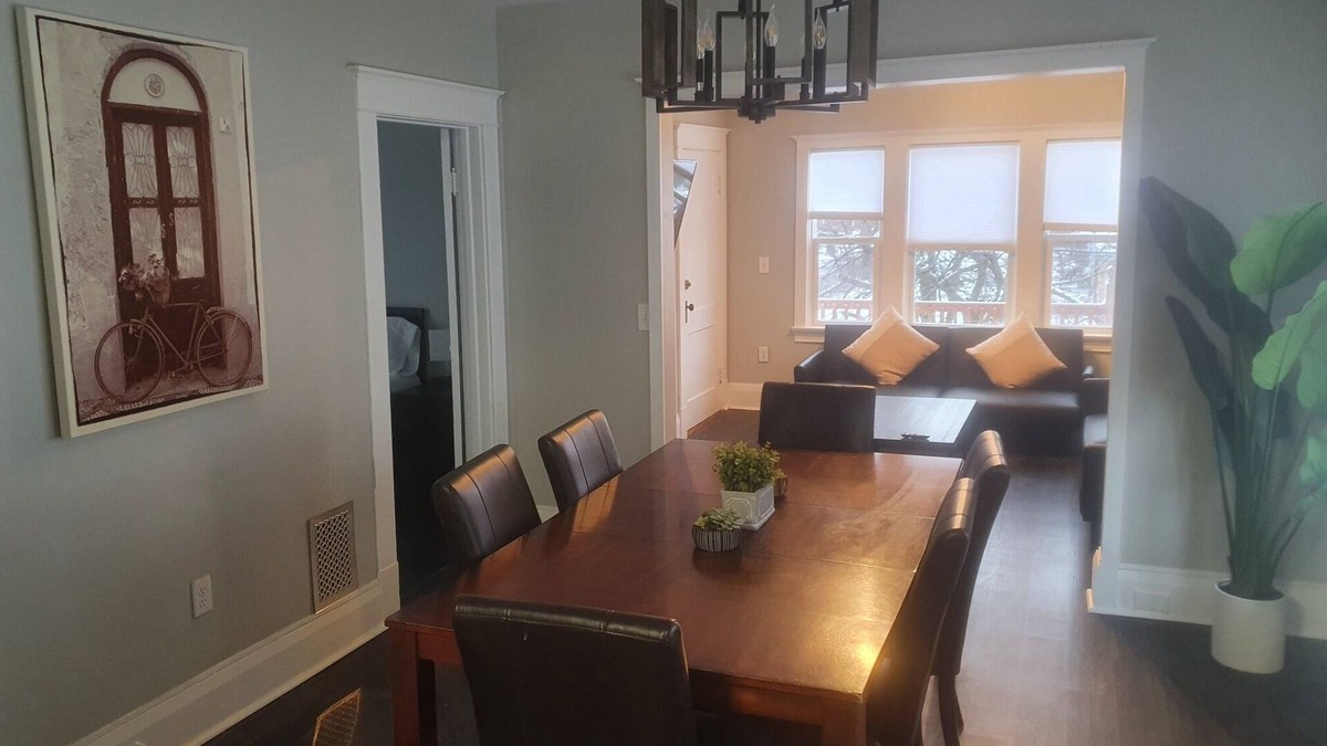 North Buffalo Apartment | Cozy upper apartment in North Buffalo