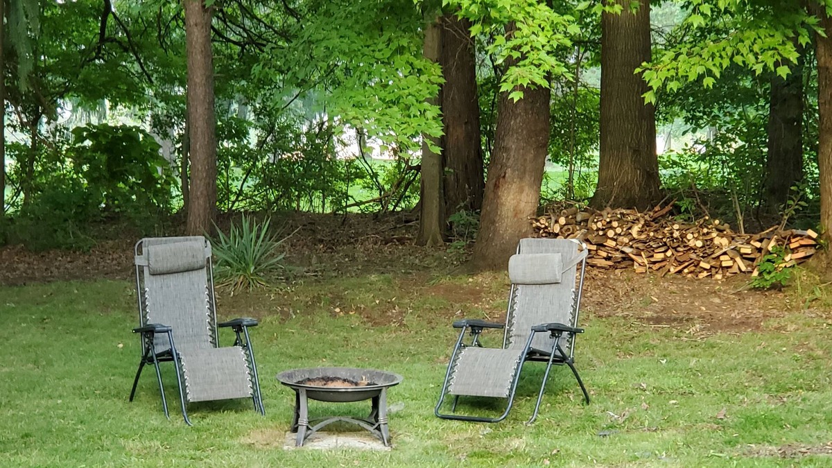 Sharon Apartment | Cozy Upper Cottage - 1 Bdrm, 1 Bath upper level apartment with private entrance.