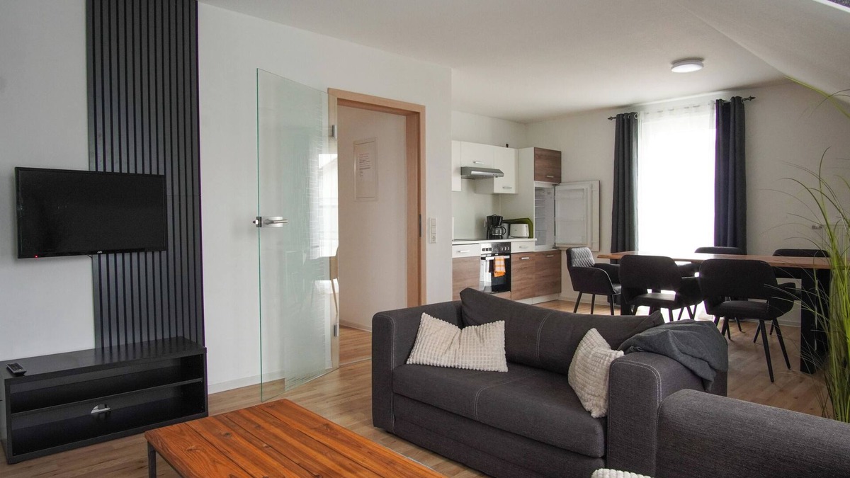 Jebenhausen Apartment | Cozy upper floor apartment with sauna and gym in Göppingen