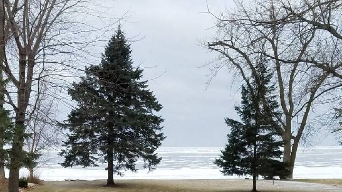 Fond du Lac Apartment | Cozy Upper on Lake Winnebago