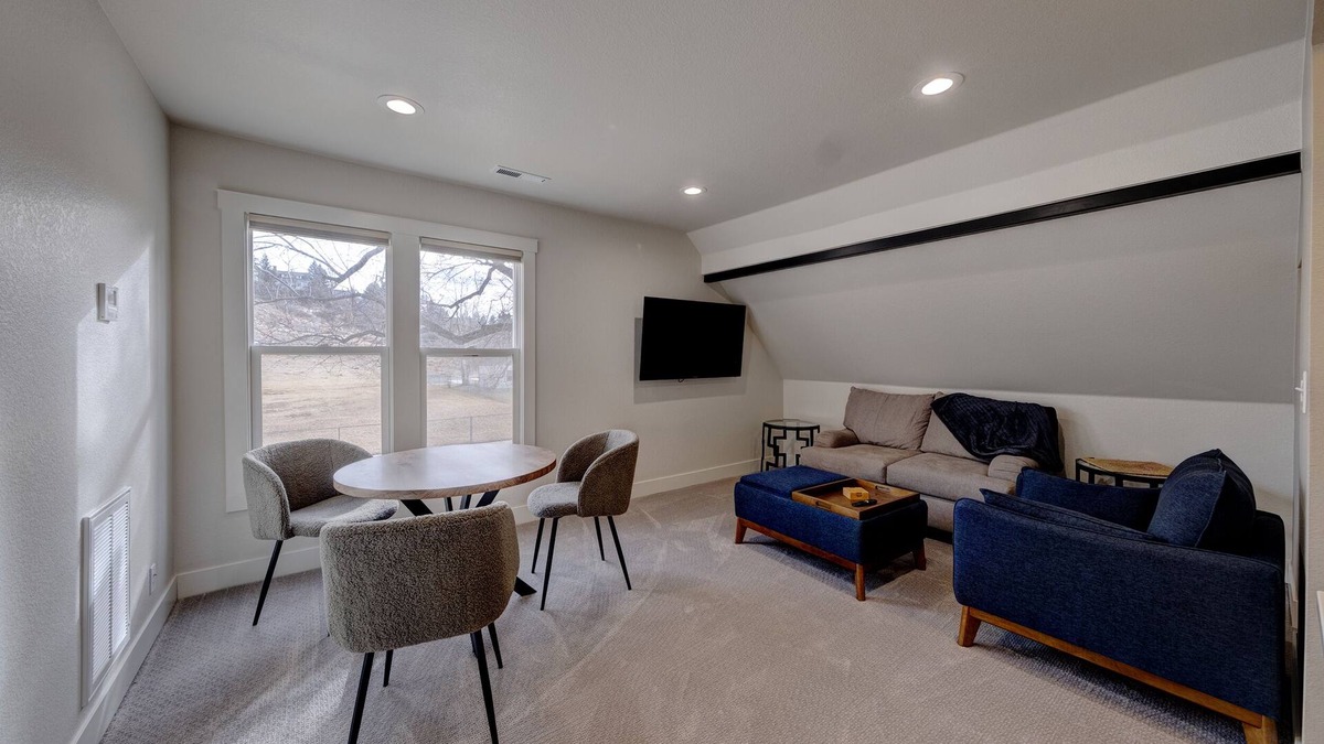 Sheridan Apartment | Cozy, upstairs, fully remodeled 1-bedroom apartment. With AC and WiFi