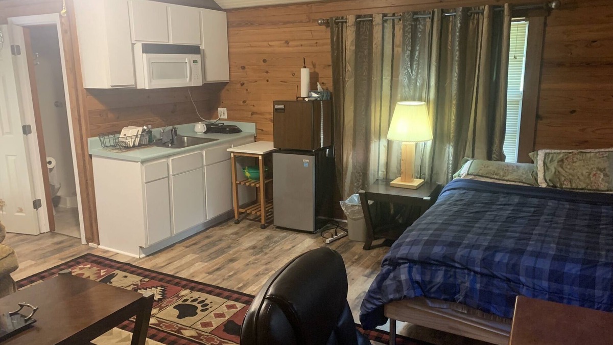 Tallahassee Apartment | Cozy Upstairs Studio